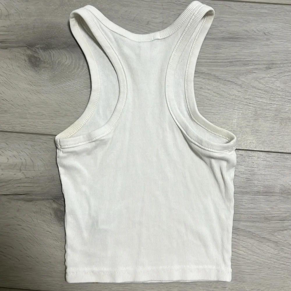 H&M Razorback Tank - Picture 2 of 3